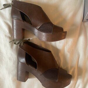 Journee Women's Size 8.5 Platform Cutout Tie Enclosure Heel Hippy Bohemian